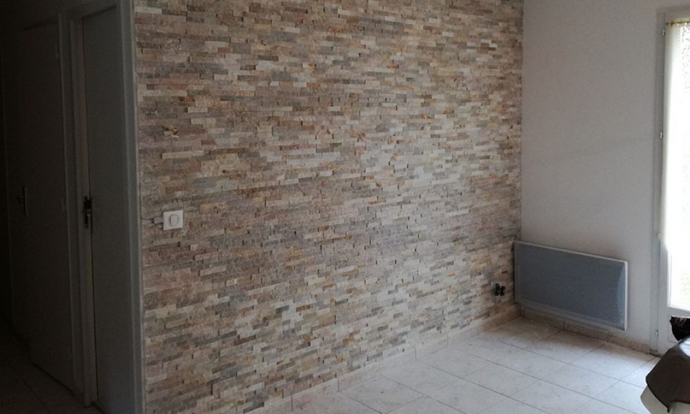 Mur en parement de pierre
